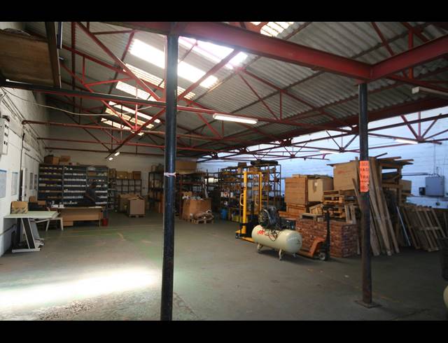 600M² FACTORY TO LET IN PAARDEN EILAND